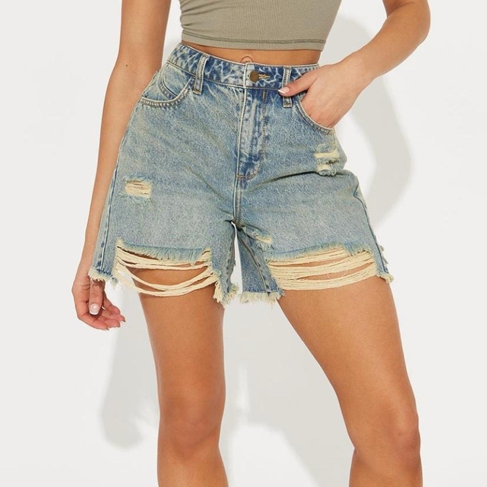 FASHION NOVA - Can’t resist ripped Denim shorts